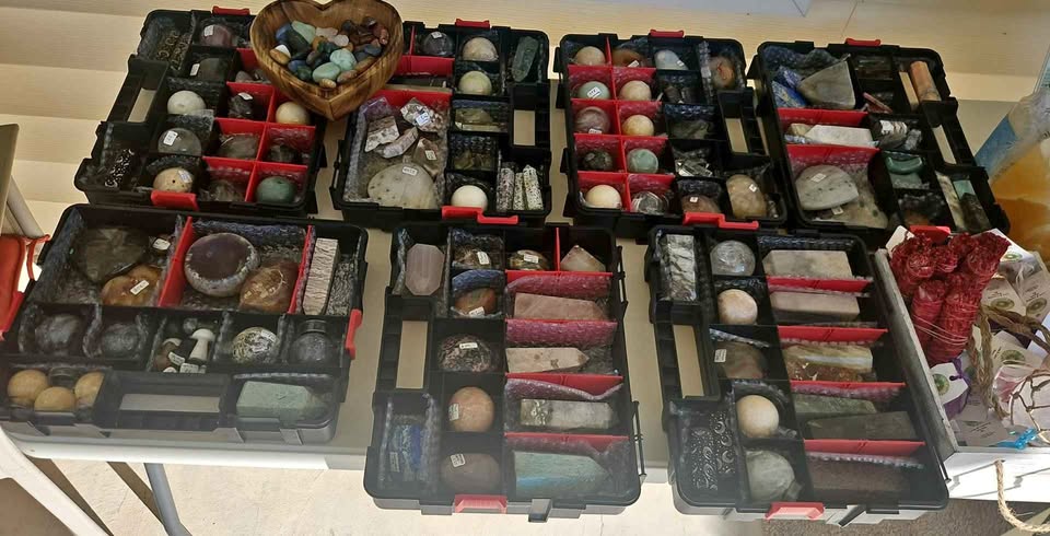 Yard Sale – Crystals, Tools & Decor — photo 1