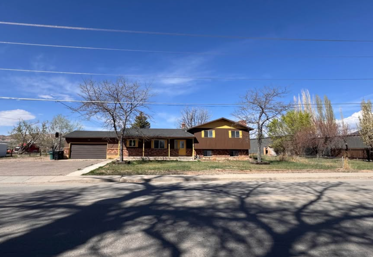 Property: 5 beds 2.75 bathrooms – House in Vernal, UT